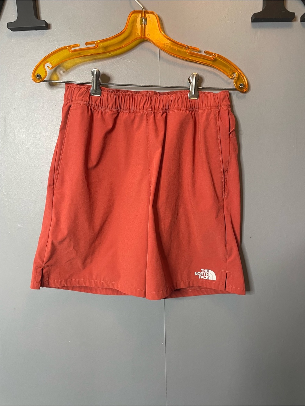 The North Face Men's Rust Orange Active Shorts 6.5" inseam size‎ small